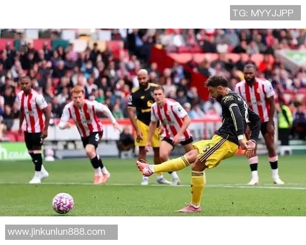 西甲焦点战尤文图斯与曼联握手言和绝杀瞬间引发全场热议