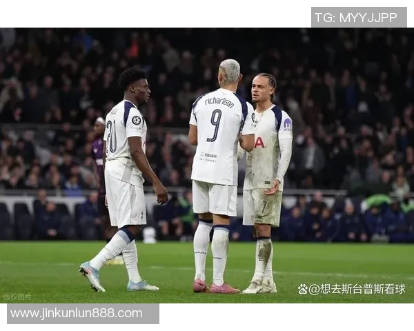 欧联杯曼联逆转国米引发全场狂欢转会传闻再度升温