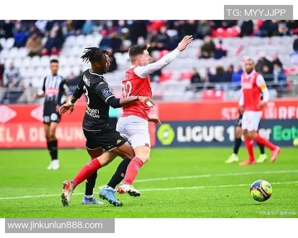 里昂逆袭热刺3-2胜利神奇扑救成比赛转折点引发热议