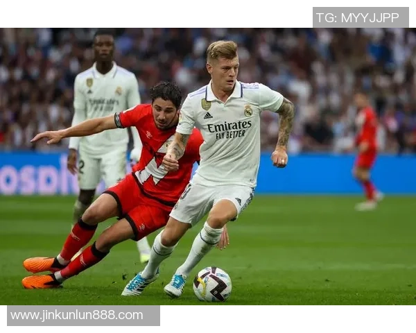 欧冠激战：本菲卡与莱比锡互交白卷战术解析与精彩瞬间回顾